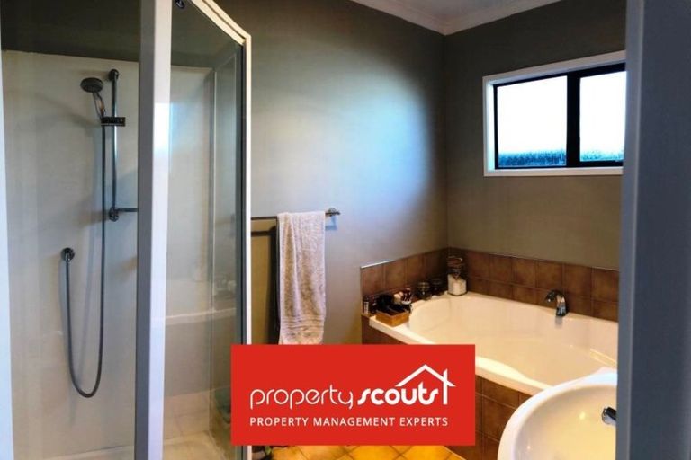 Photo of property in 19b Beach Road, Te Atatu Peninsula, Auckland, 0610