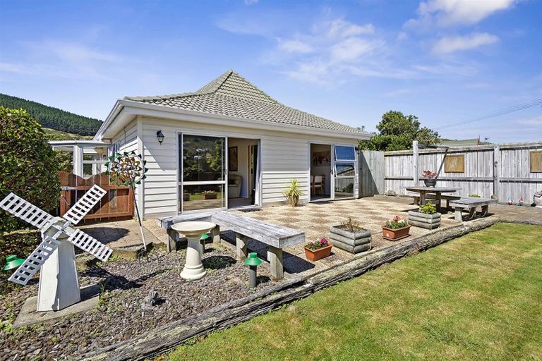 Photo of property in 53 Ranui Terrace, Tawa, Wellington, 5028