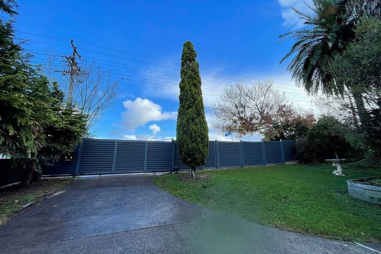 Photo of property in 26 Colwill Road, Massey, Auckland, 0614