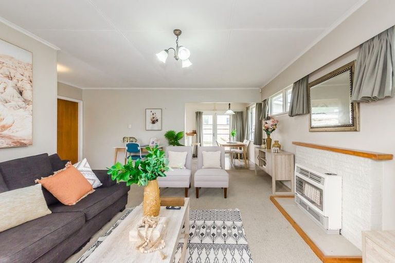 Photo of property in 37 Mazengarb Road, Paraparaumu Beach, Paraparaumu, 5032