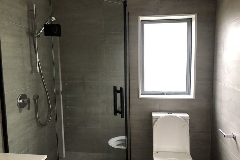 Photo of property in 8 Keating Rise, Northcross, Auckland, 0632