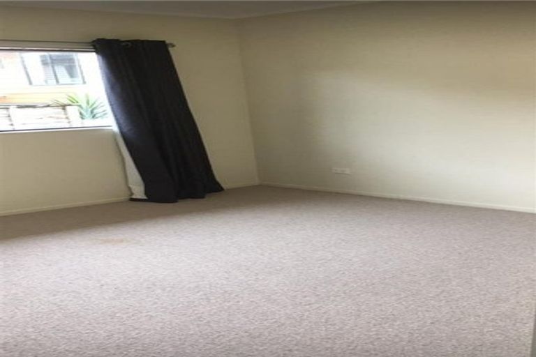 Photo of property in 12a Firle Place, Green Bay, Auckland, 0604