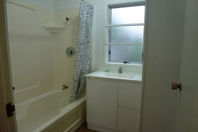 Photo of property in 9 Silverstone Place, Henderson, Auckland, 0612