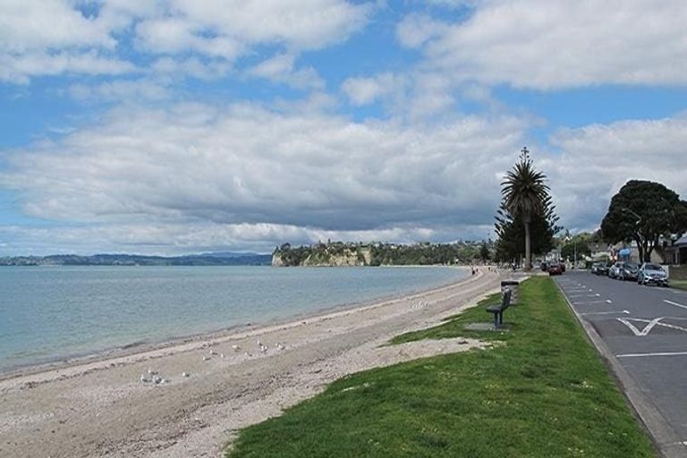 Photo of property in 5a The Esplanade, Eastern Beach, Auckland, 2012