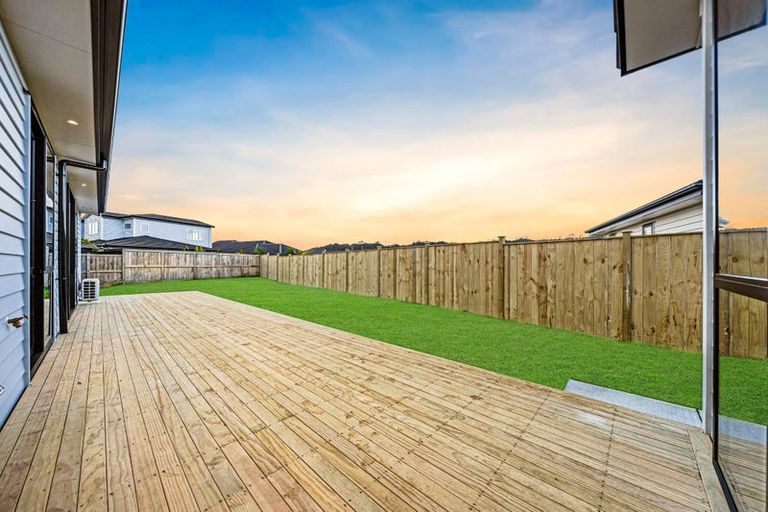 Photo of property in 5 Paihere Street, Huapai, Kumeu, 0810