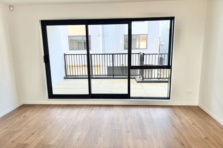 Photo of property in 2/5 Chevis Place, Pakuranga, Auckland, 2010