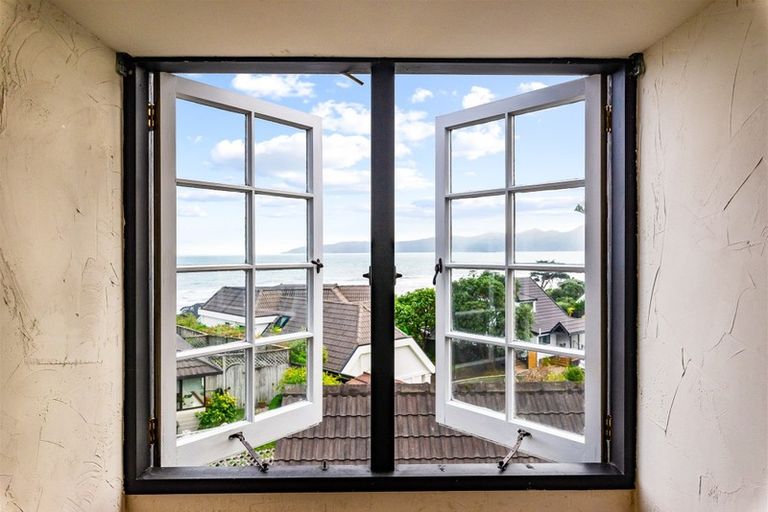 Photo of property in 1 Kohutuhutu Road, Raumati Beach, Paraparaumu, 5032