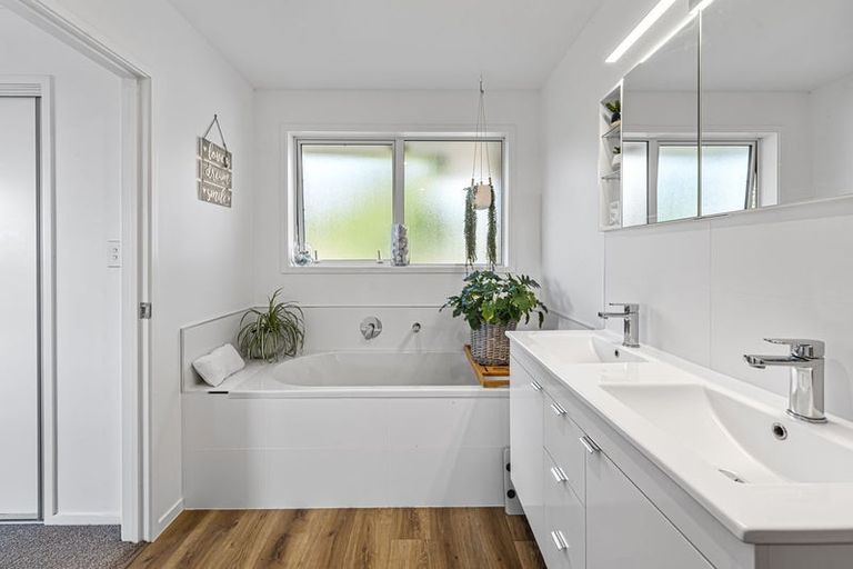 Photo of property in 158 Waitaha Road, Welcome Bay, Tauranga, 3112