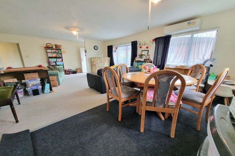 Photo of property in 3/21 Te Atatu Road, Te Atatu South, Auckland, 0610