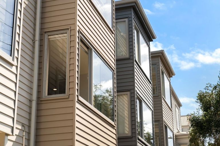 Photo of property in 2/15 Roxburgh Street, Mount Victoria, Wellington, 6011