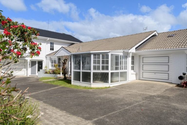 Photo of property in 2/8 Pierce Road, Milford, Auckland, 0620