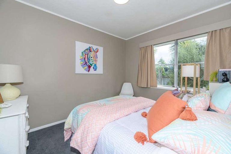 Photo of property in 2a/123 Hutchinsons Road, Bucklands Beach, Auckland, 2014