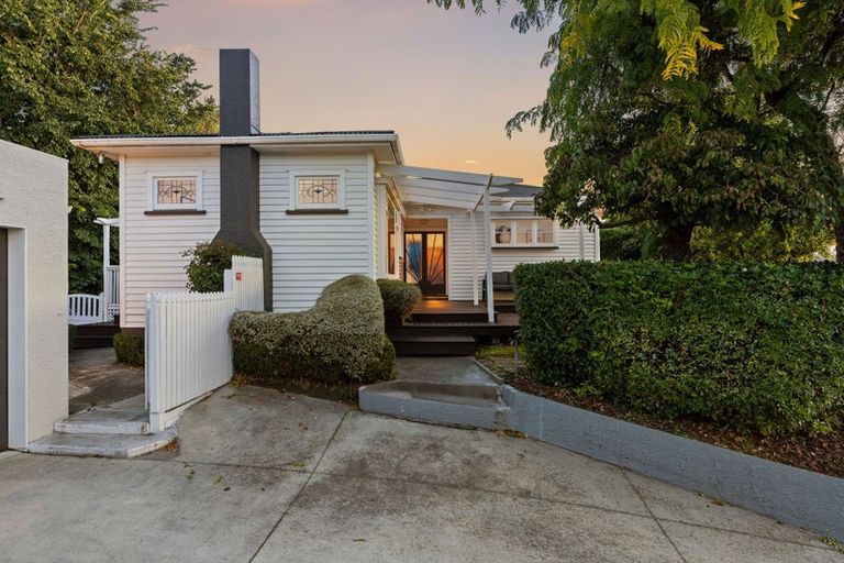 Photo of property in 211 Fifield Terrace, Opawa, Christchurch, 8023