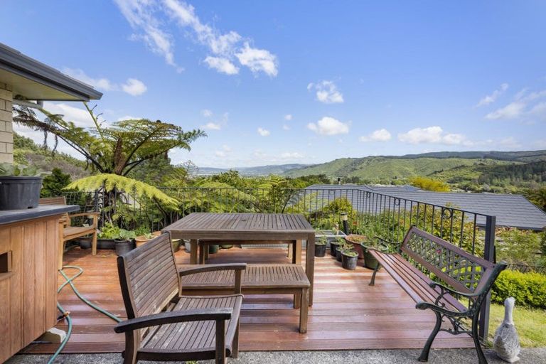 Photo of property in 32 Mount Marua Drive, Timberlea, Upper Hutt, 5018