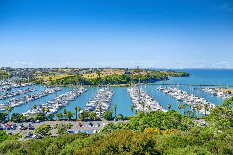 Photo of property in 52 Balboa Drive, Matakatia, Whangaparaoa, 0930