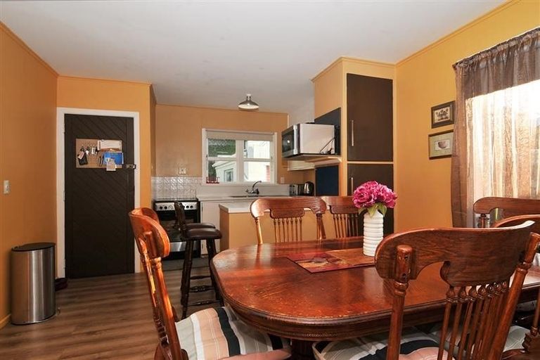 Photo of property in 10 Bellringer Crescent, Newlands, Wellington, 6037