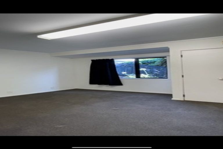 Photo of property in 2/5 Tahinga Street, Northcote, Auckland, 0627
