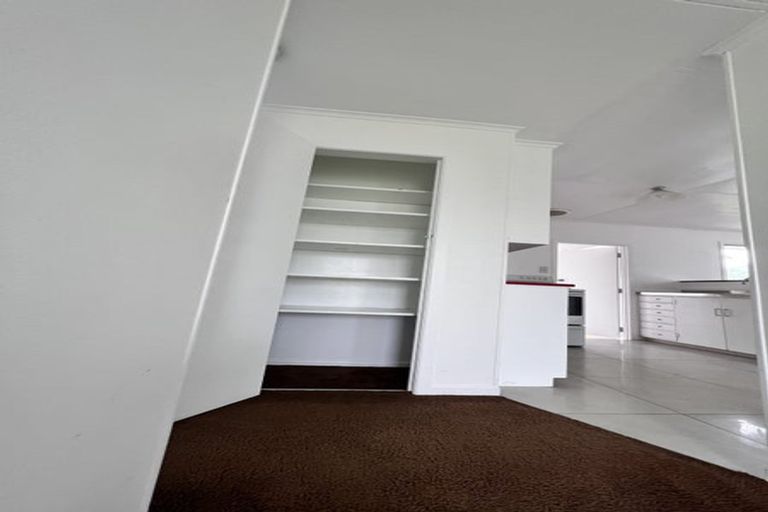 Photo of property in 93 Henderson Valley Road, Henderson, Auckland, 0612