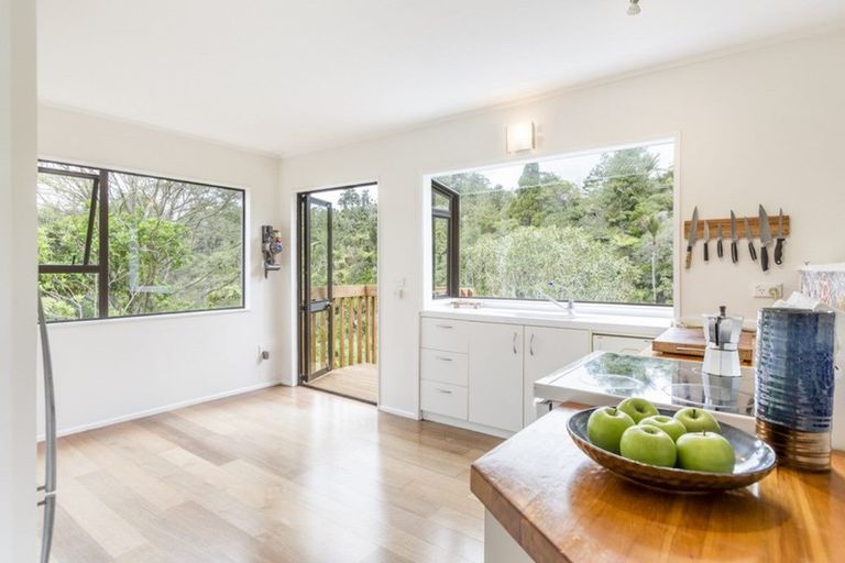 Photo of property in 53 Rimu Road, Oratia, Auckland, 0604