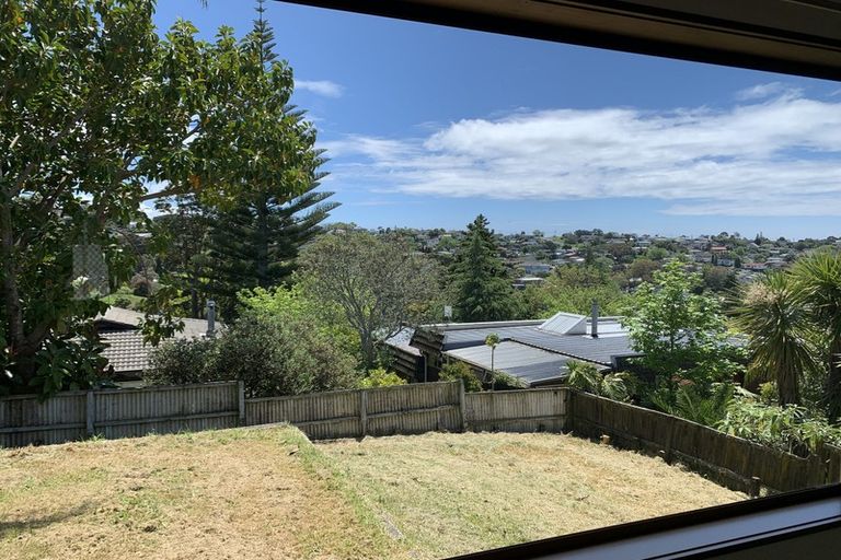 Photo of property in 2/371 Wairau Road, Totara Vale, Auckland, 0629