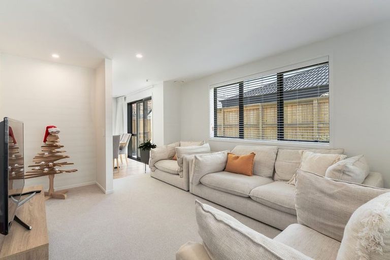 Photo of property in 18 Rushland Road, Jacks Point, 9371