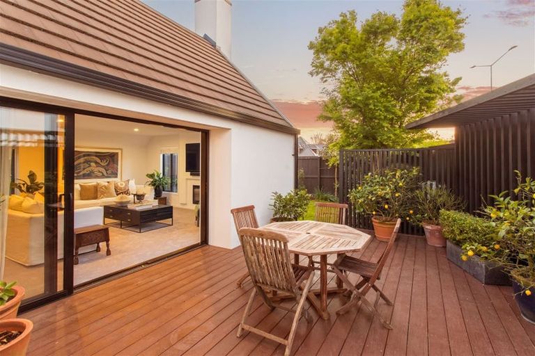 Photo of property in 2a Wairarapa Terrace, Merivale, Christchurch, 8014