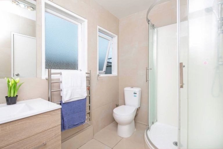 Photo of property in 1/118 Gills Road, Bucklands Beach, Auckland, 2014