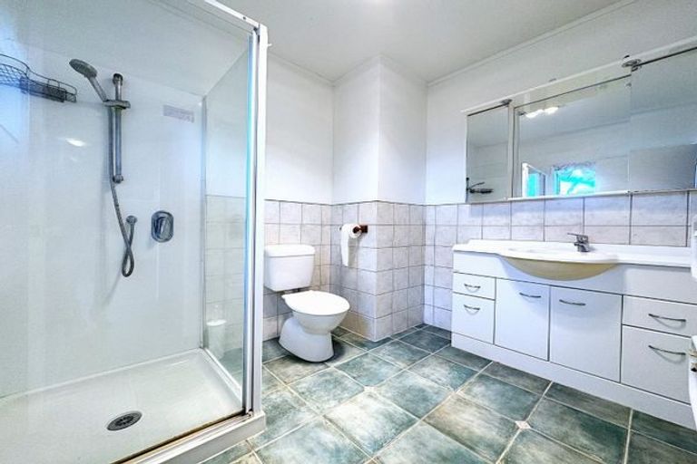 Photo of property in 20 Tawhana Crescent, Red Beach, 0932