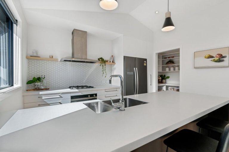 Photo of property in 64 Howden Drive, Jacks Point, 9371