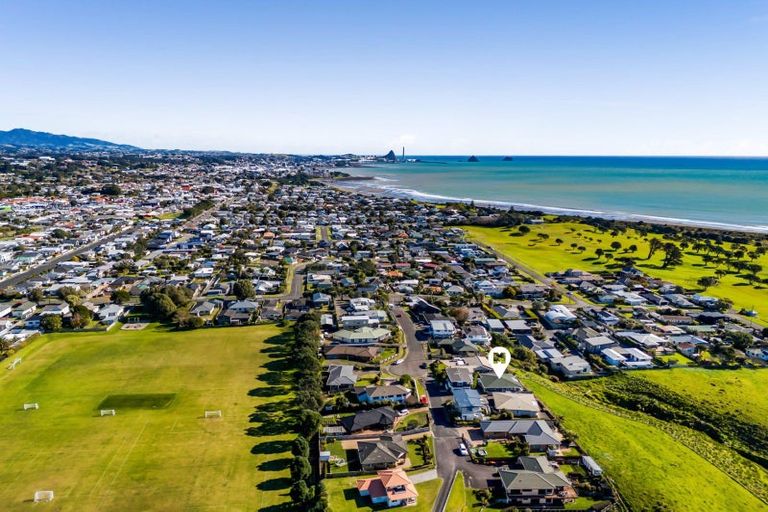 Photo of property in 2/13 Chatswood Grove, Fitzroy, New Plymouth, 4312