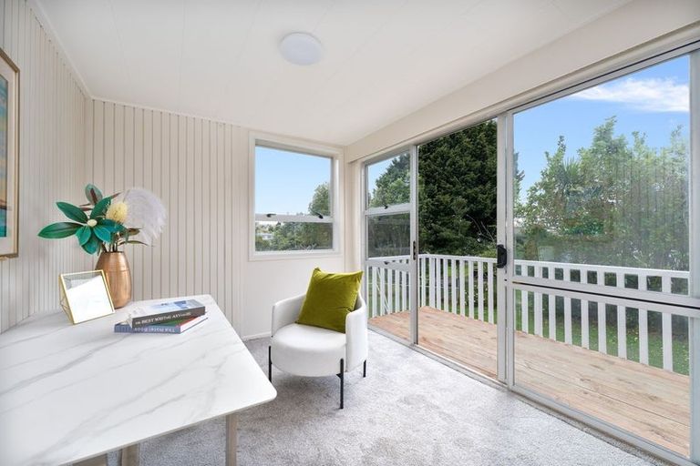 Photo of property in 7 Springside Place, New Lynn, Auckland, 0600