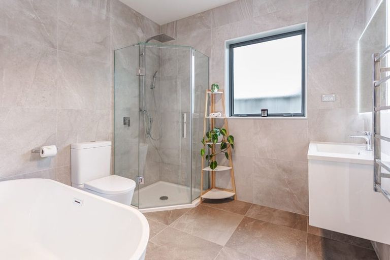 Photo of property in 6 Kahika Grove, Huapai, Kumeu, 0810