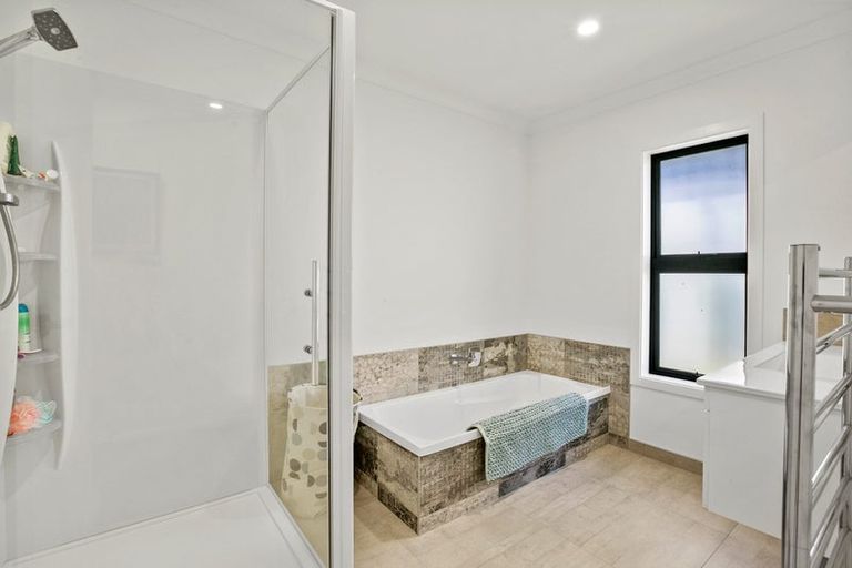 Photo of property in 3f Honeyfield Drive, Whalers Gate, New Plymouth, 4310