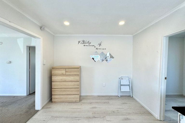 Photo of property in 43 Scotts Road, Manurewa East, Auckland, 2102