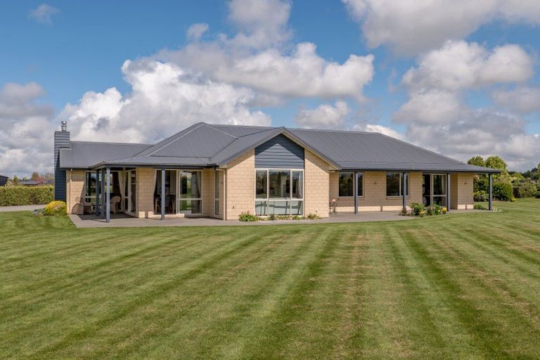 Photo of property in 13 Whitcombe Place, Darfield, 7571