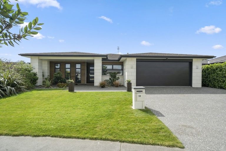 Photo of property in 14 Taranui Way, Paraparaumu Beach, Paraparaumu, 5032
