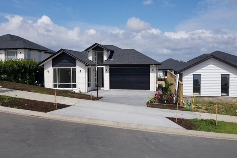Photo of property in 17 Boocock Crescent, Orewa, 0931