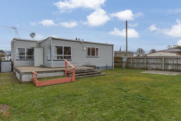 Photo of property in 1 Quinn Road, Levin, 5510