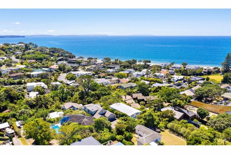 Photo of property in 15 Park Rise, Campbells Bay, Auckland, 0630