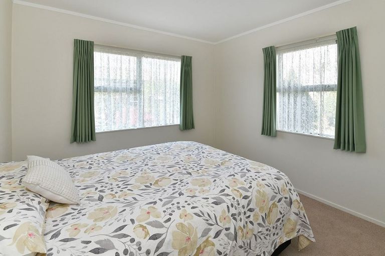 Photo of property in 2/28 Awaroa Road, Helensville, 0800