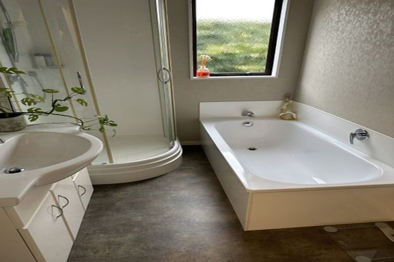 Photo of property in 1a Bathurst Street, Silverstream, Upper Hutt, 5019