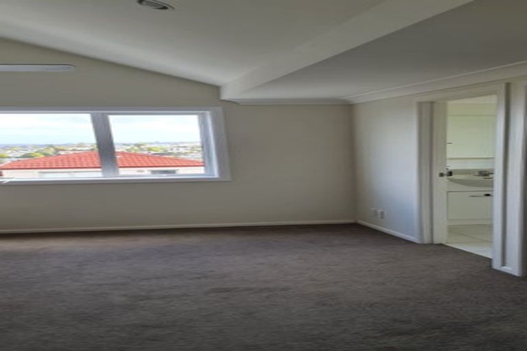 Photo of property in 3/7 Belle Verde Drive, Sunnynook, Auckland, 0630