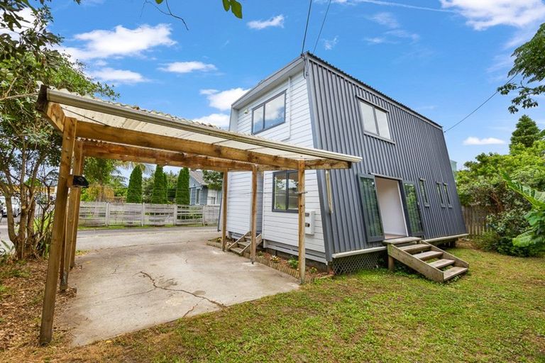 Photo of property in 1/17 Ribblesdale Road, Henderson, Auckland, 0612