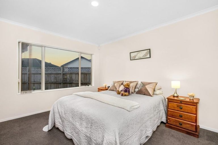 Photo of property in 24 Stellata Court, Randwick Park, Auckland, 2105