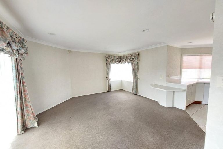 Photo of property in 11 Santa Ana Drive, Shamrock Park, Auckland, 2016