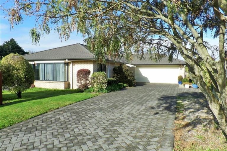 Photo of property in 6 Hawk Place, Welcome Bay, Tauranga, 3112