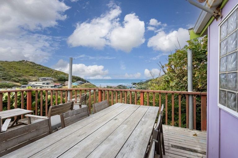 Photo of property in 63 Sea View Road, Baylys Beach, 0377
