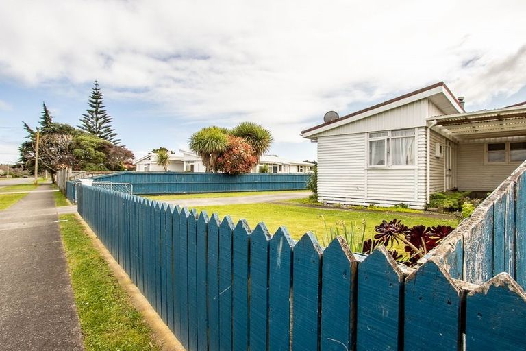 Photo of property in 9 Temuera Street, Otaki, 5512