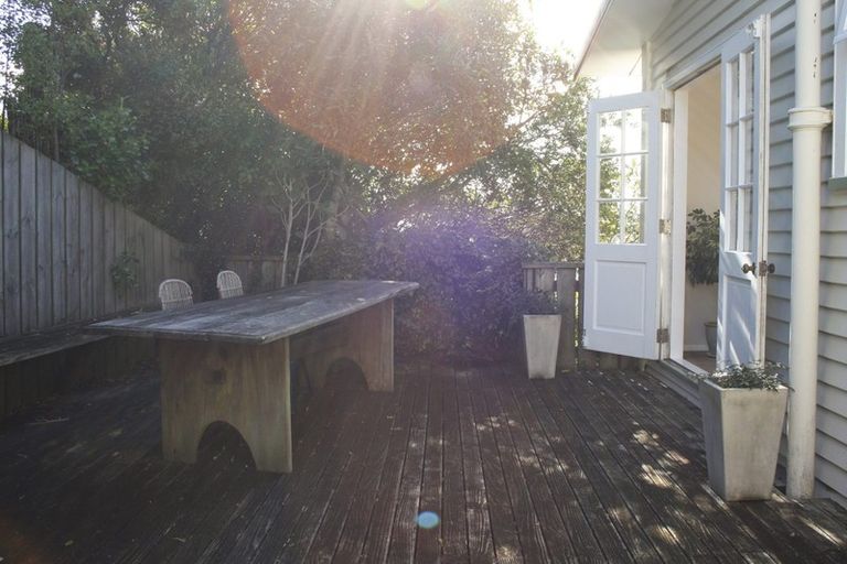 Photo of property in 2 Paparangi Crescent, Paparangi, Wellington, 6037