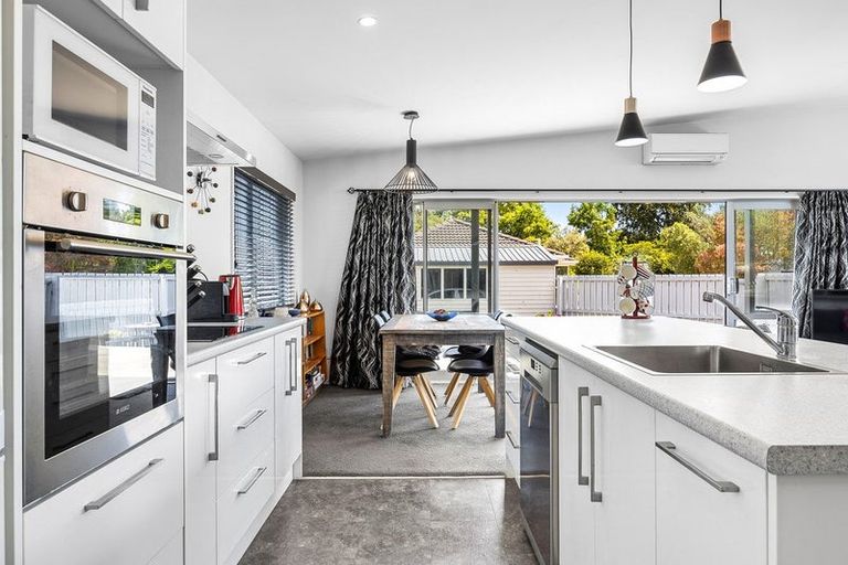Photo of property in 11 Wades Avenue, Saint Martins, Christchurch, 8022